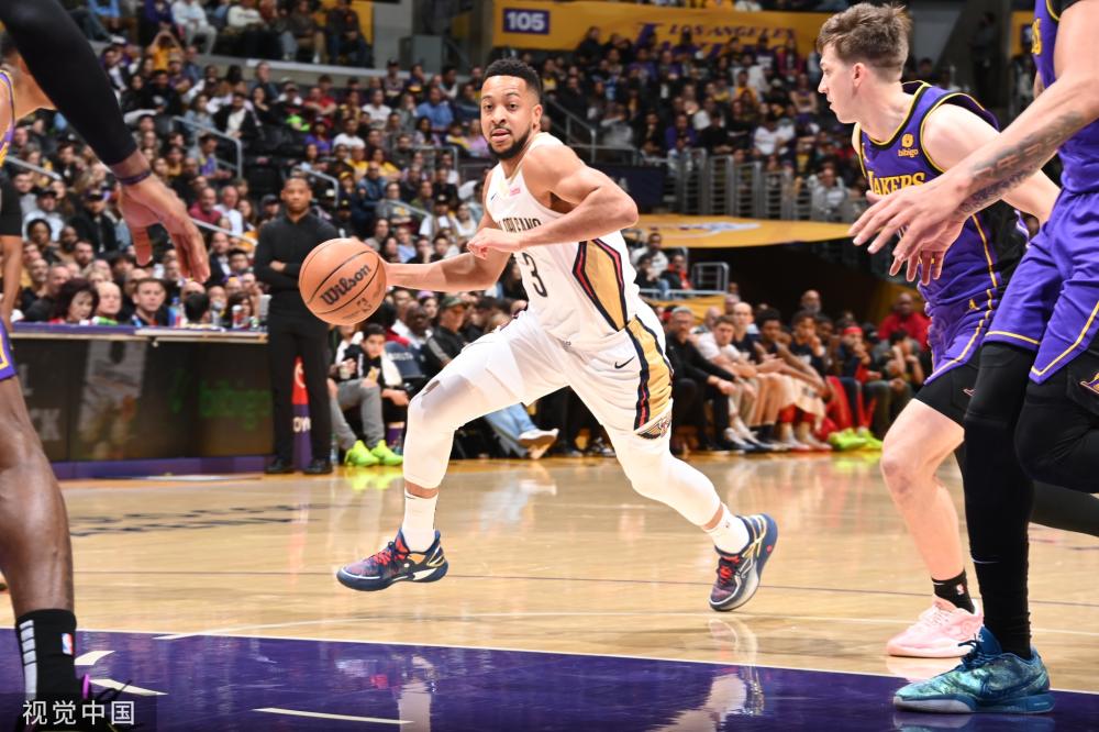 真要走了？孙兴慜在赛后领奖前多次拒绝佩戴队长袖标.