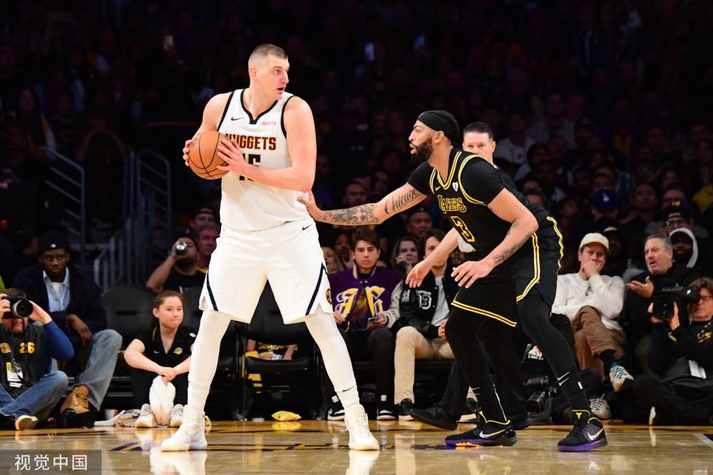 确实帅！巴尔德晒亚马尔生日聚会照片并配文：黑帮派对.